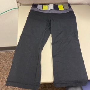 LULULEMON Women’s Vintage Reversible Capri Pants with Pockets Size 4 EUC